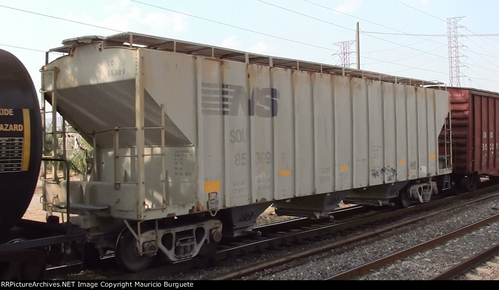 NS covered hopper